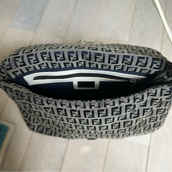 FENDI Zucchino Mamma Baguette Shoulder Handbag Canvas & White Leather - Picture 2 of 11